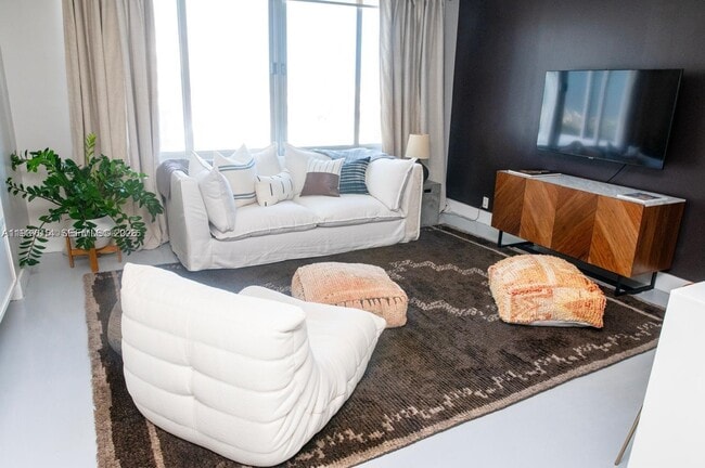 Building Photo - 1000 West Ave