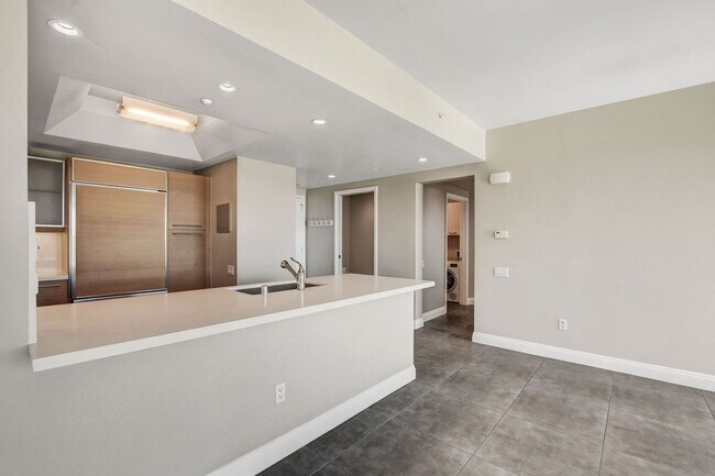 Building Photo - Turnberry Towers 4305W-Strip/City Views from this Stunning 3Bd/2.5Ba Residence