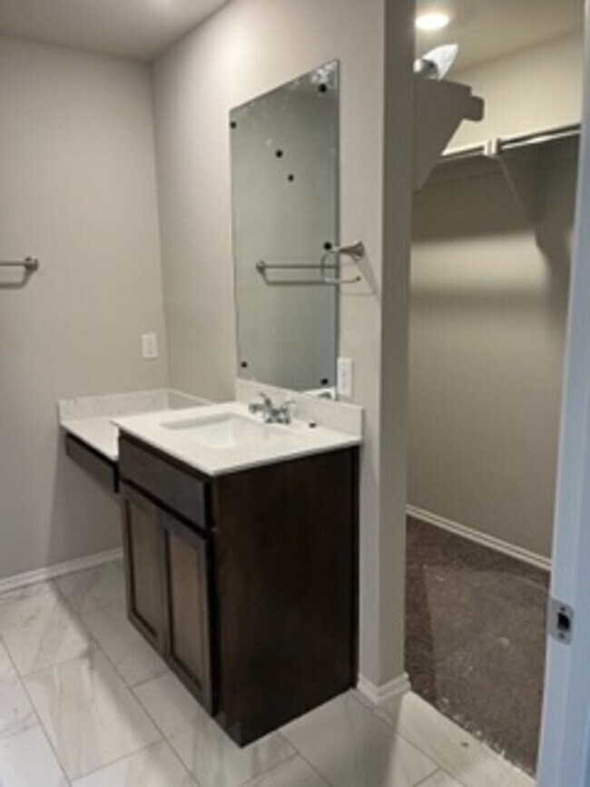 Building Photo - Brand New Home!