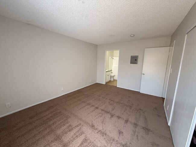 Interior Photo - 355
