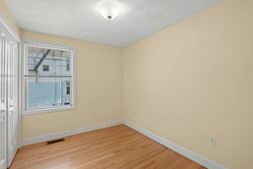 Building Photo - 103 Bayview Ave