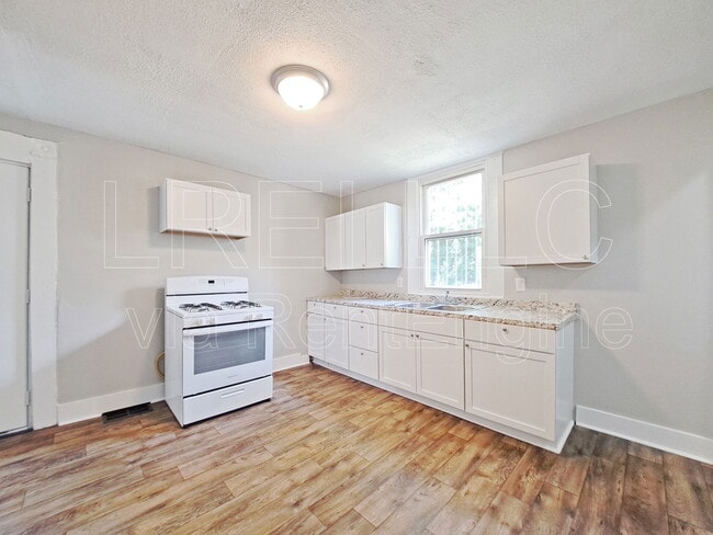 Building Photo - 741 S 37th St