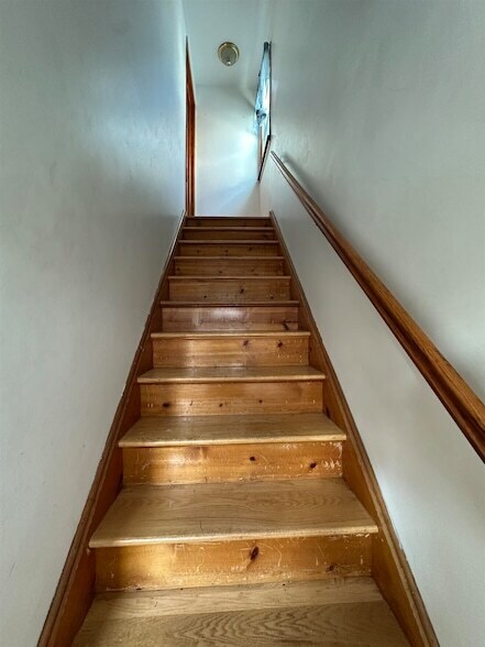 Building Photo - 33 E 51st St