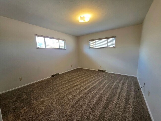 Building Photo - 302 Morrison Ave