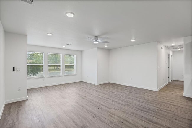 Building Photo - 1100 Monte Vista Dr
