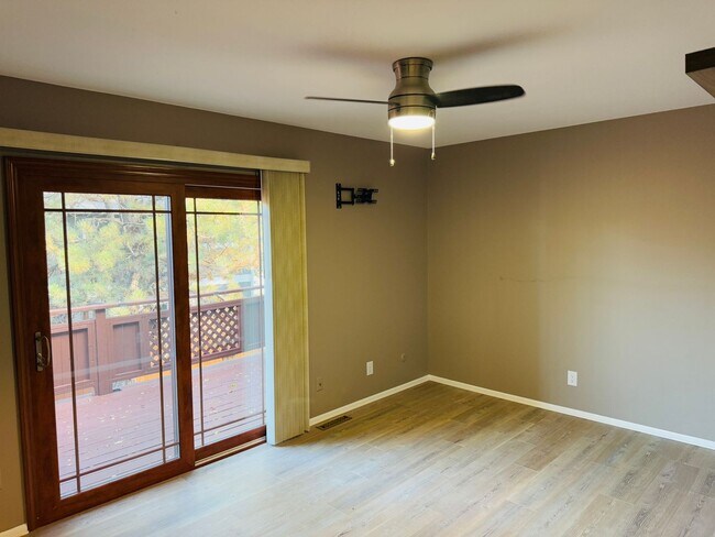 Building Photo - West End Condo with Pool and Central AC