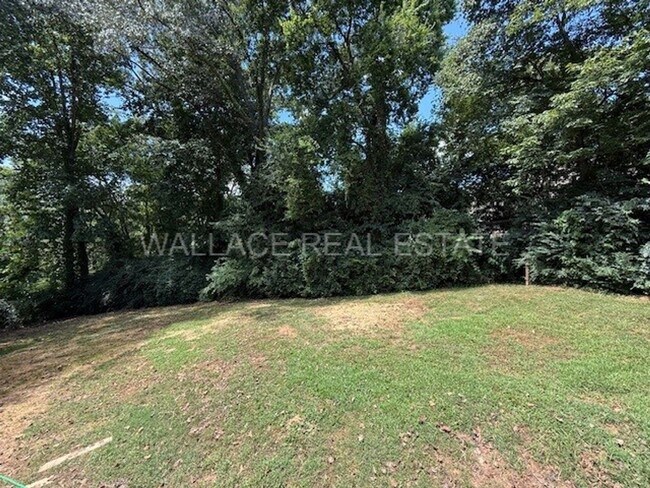 Building Photo - UPDATED 4 BEDROOM IN CRESTWOOD HILLS IN W. KNOXVILLE