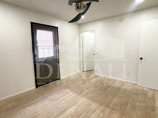 Building Photo - 423 S Terry Ln