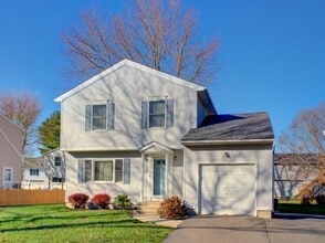 Building Photo - 43 Kingsbury Ln