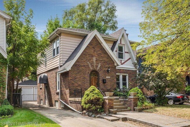 Building Photo - 2410 Yale Ave