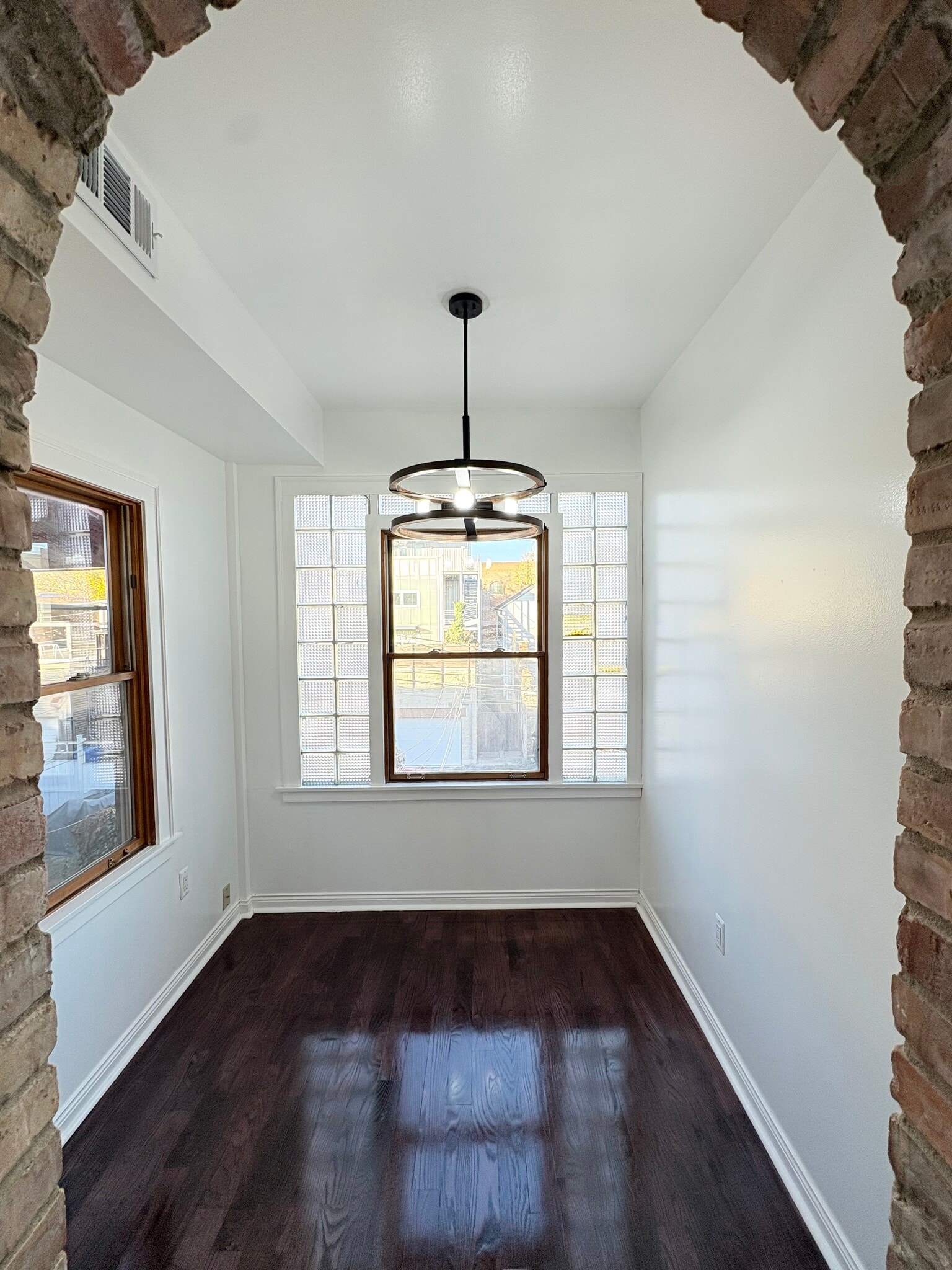 Building Photo - 2026 W McLean Ave