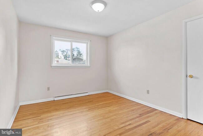 Building Photo - 213 Sunset Dr