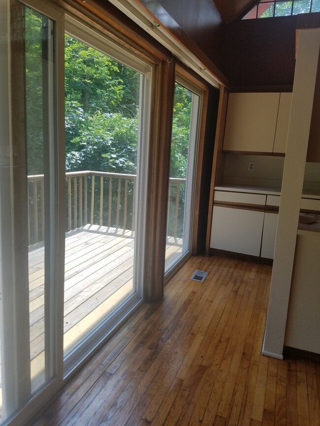 Building Photo - Single Family Home within walking distance to Quinnipiac