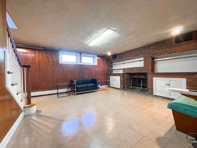 Building Photo - 40 Walter St