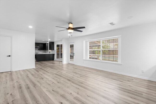 Building Photo - 5206 Lodge Creek Dr