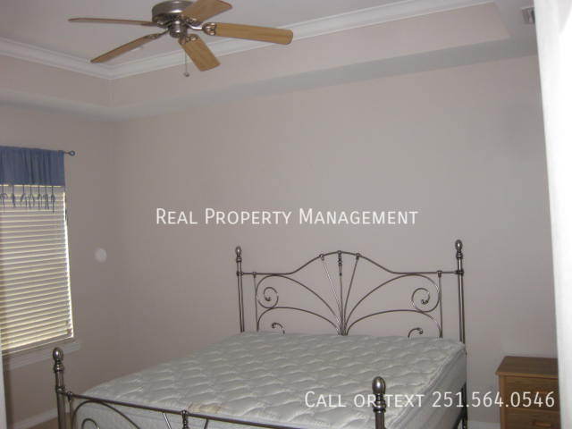 Building Photo - 1622 Parkmoor Ct