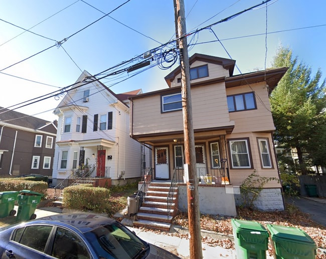 Building Photo - 5 Harris Rd