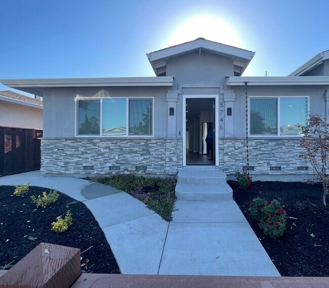Building Photo - 5746 Cahalan Ave