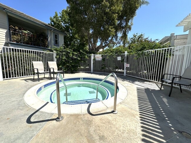 Building Photo - Mira Mesa Gem! Spacious 2BR Condo w/A/C, I...