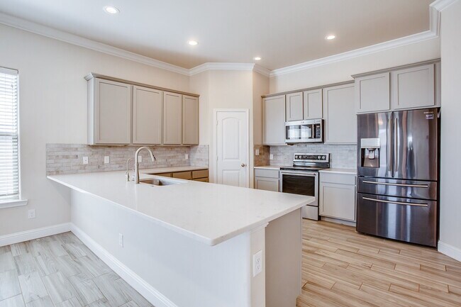 Building Photo - 3-Bedroom Home in Southwest Lubbock!
