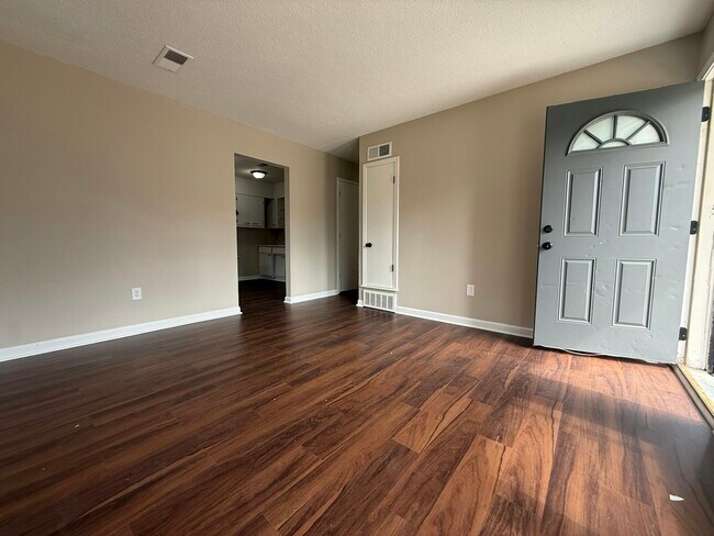 Building Photo - 256 Delta Rd