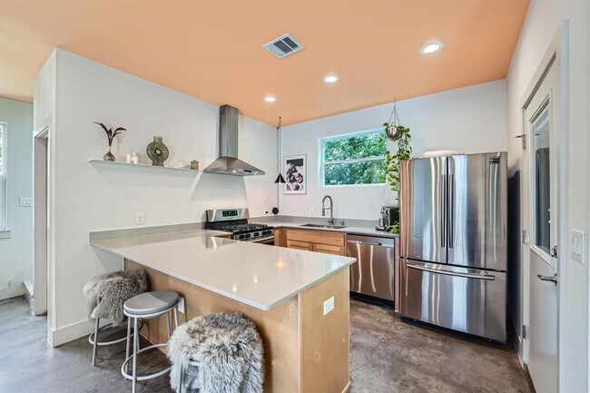 Building Photo - 7311 Providence Ave