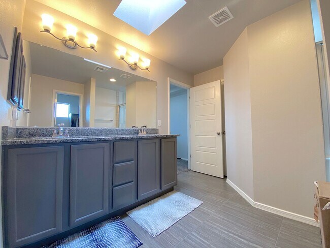 Building Photo - East El Paso 3 bed Refirg A/C