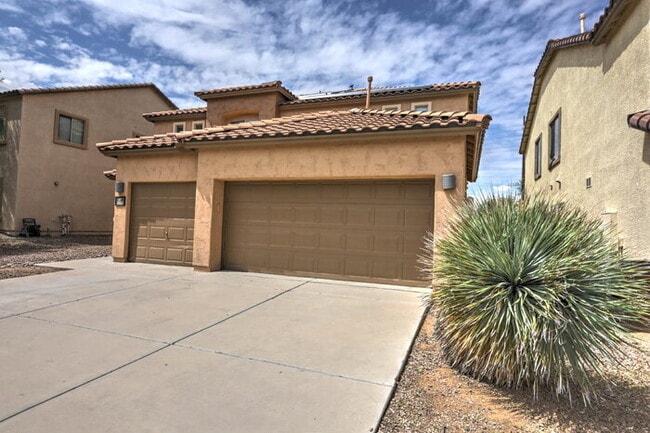Building Photo - Rancho Sahuarita 5-Bed with 3.5 Baths 3187 Sq Ft