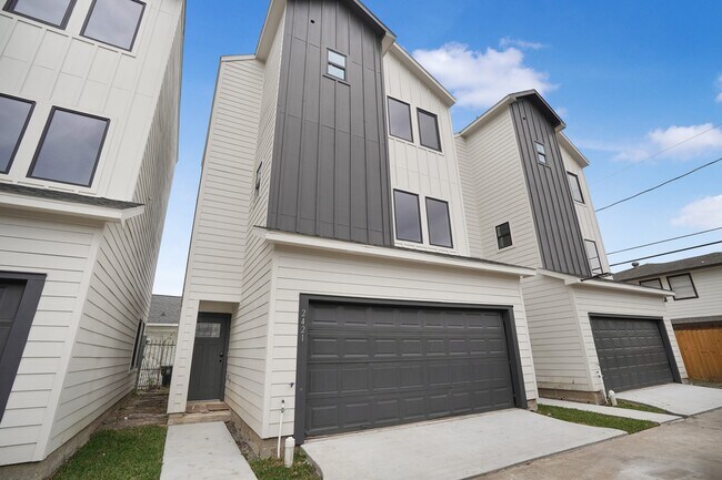 Building Photo - 2419 Rosewood St