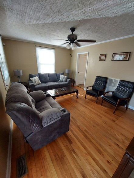 Front social area - 1841 Kentucky Ave