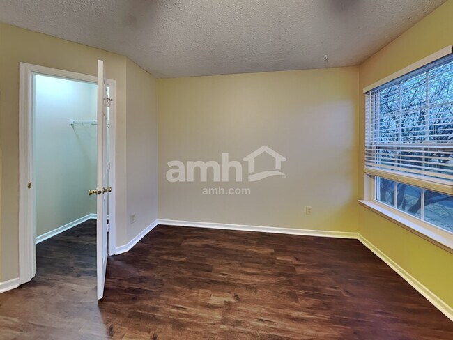 Building Photo - 6503 W Philadelphia Dr