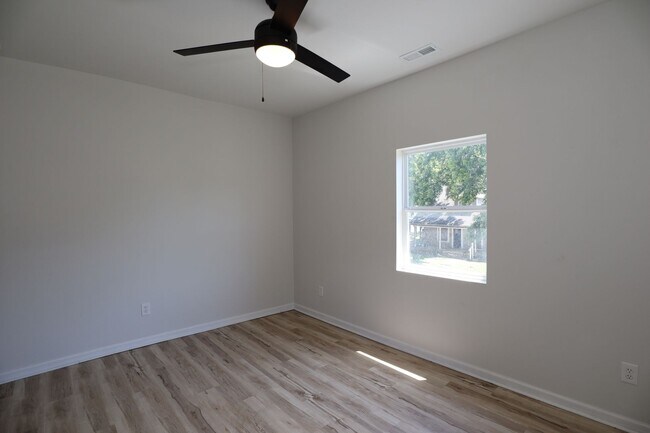 Building Photo - 126-128 N Colorado Ave