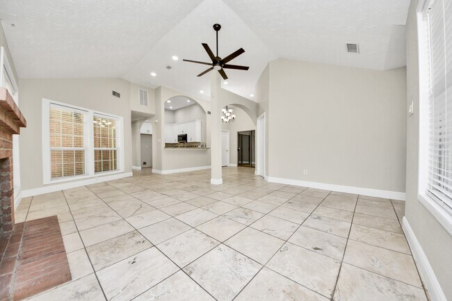 Building Photo - 5039 E Pagewick Dr