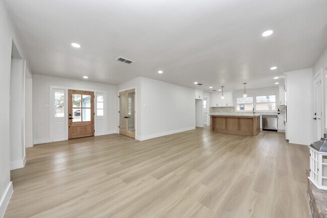 Building Photo - 26206 Maplewood Dr