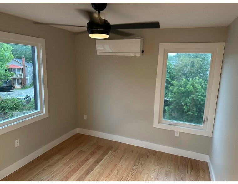 Building Photo - 180 N Winooski Ave