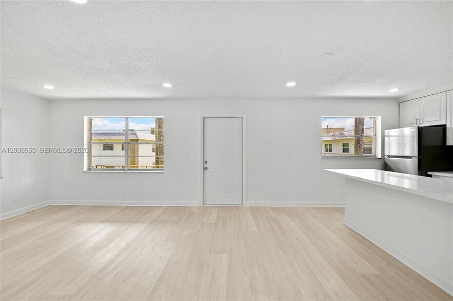 Building Photo - 6211 SW 37th St