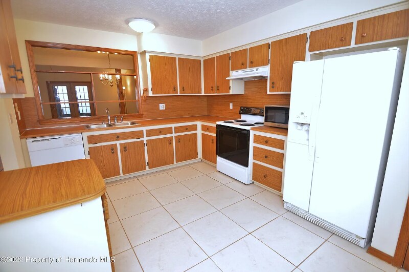 Building Photo - 909 Candlebrook Ln