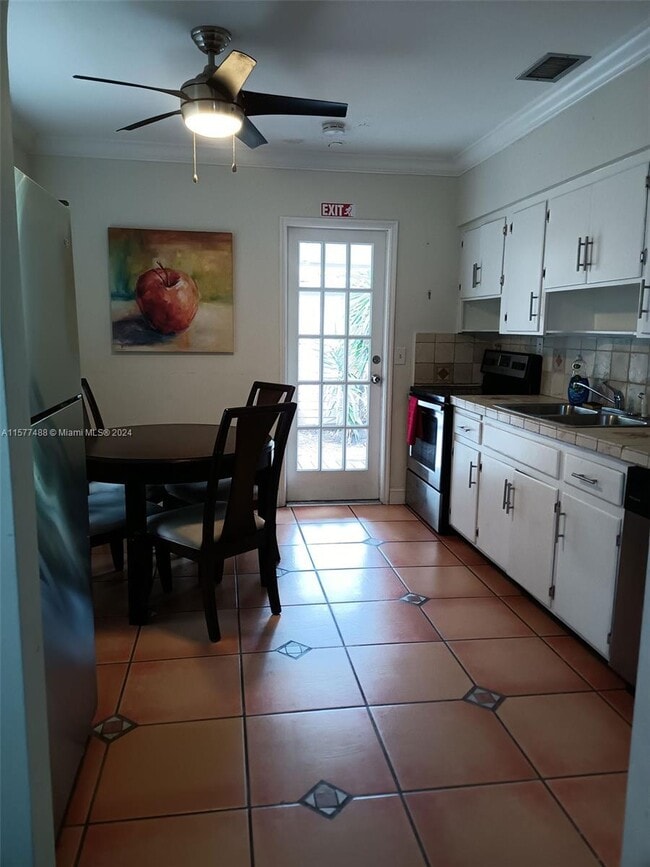 Building Photo - 1819 Fillmore St