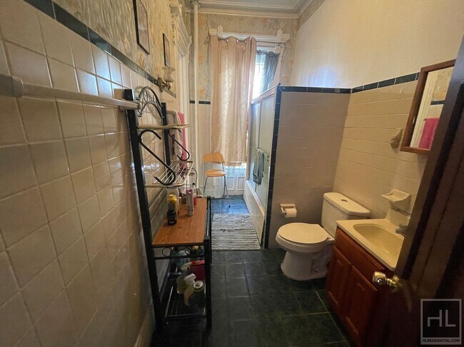 Building Photo - A ROOM HART STREET BEDSTUY