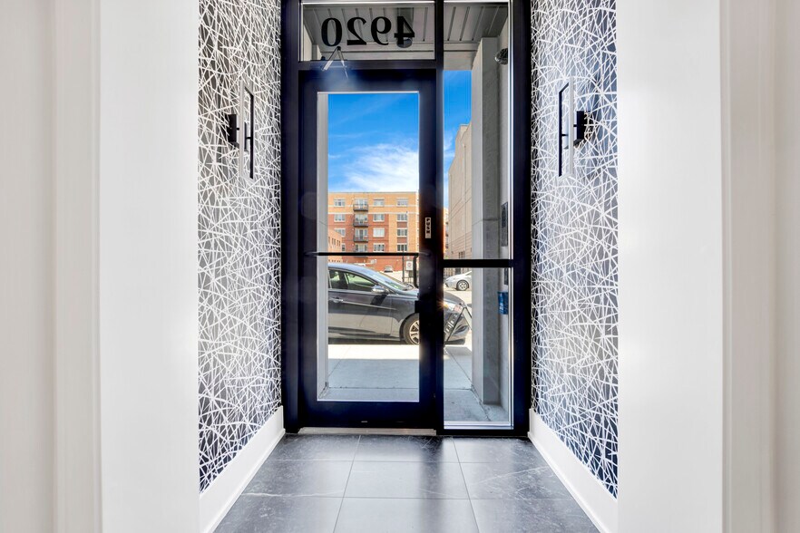 Building Photo - 4918 N Lincoln Ave