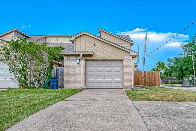 Building Photo - 502 Birdsong Dr