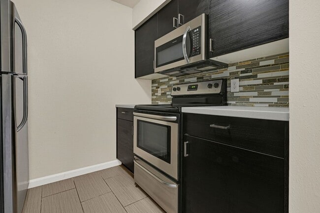 Building Photo - 1817 Commonwealth St