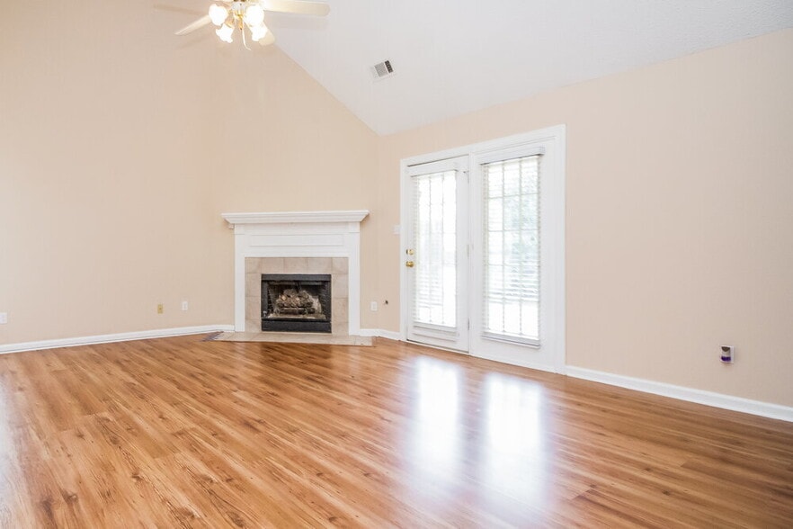 Building Photo - 9441 Club Walk Ct