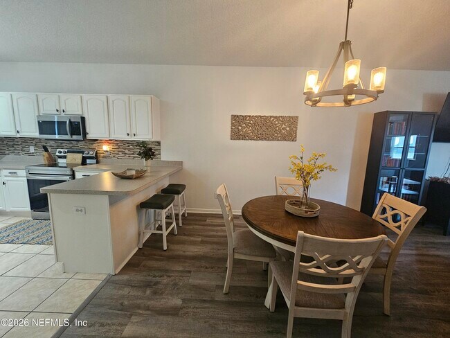 Building Photo - 825 Anastasia Blvd