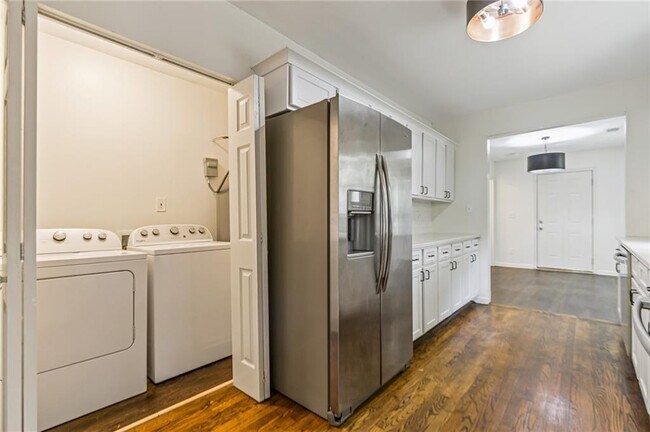 Building Photo - 937 Lawton St SW