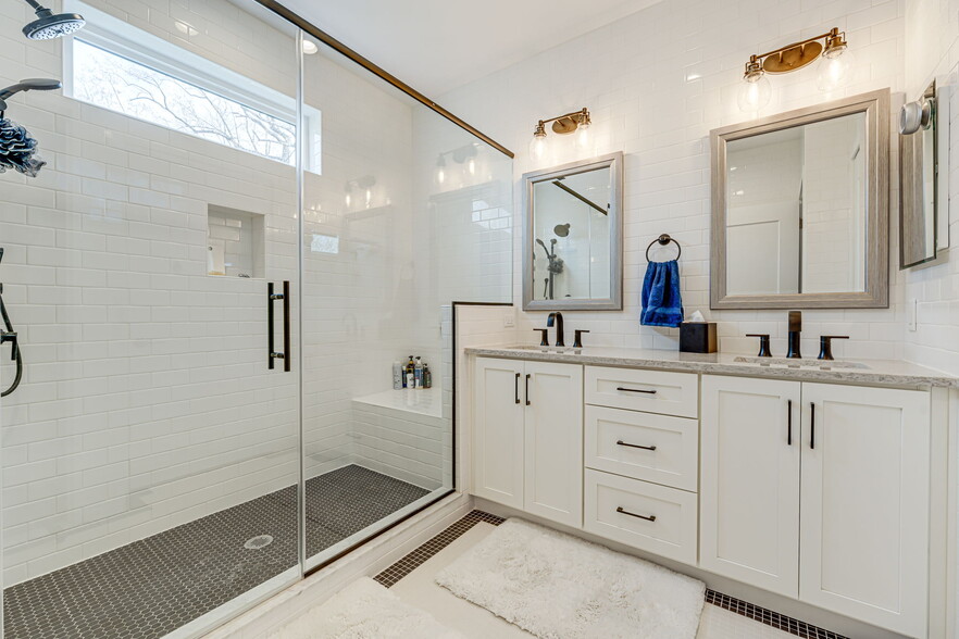 Owner's Bath - 3725 Glenmoor Reserve Ln