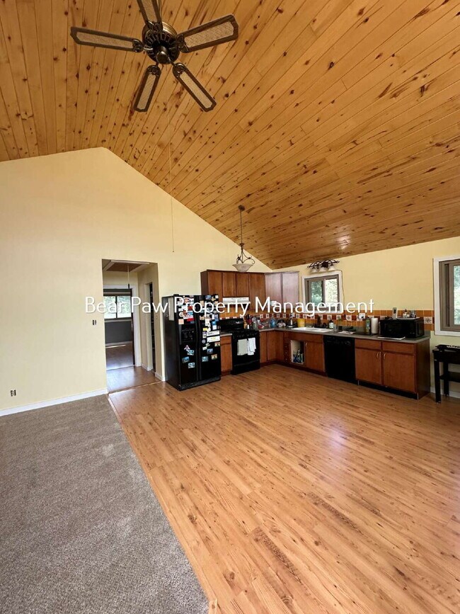 Building Photo - "Charming 3-Bedroom with 2 Full Baths in Scenic Bailey!"