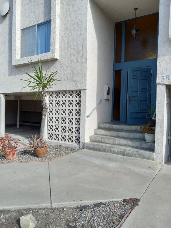 Building Photo - Location is Everything!  2 Minute Walk to the Sand of Mission Bay from Your Front Door!