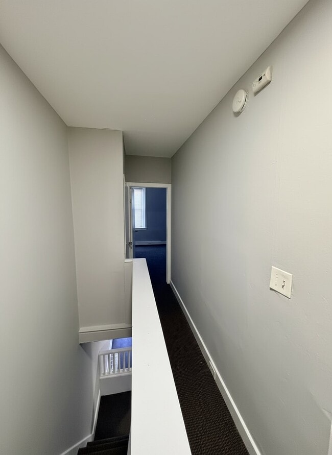 Building Photo - 252 E Cambria St