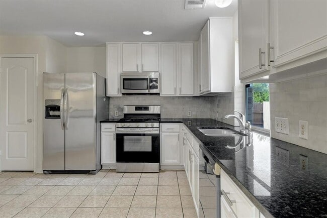 Building Photo - 11209 Avering Ln